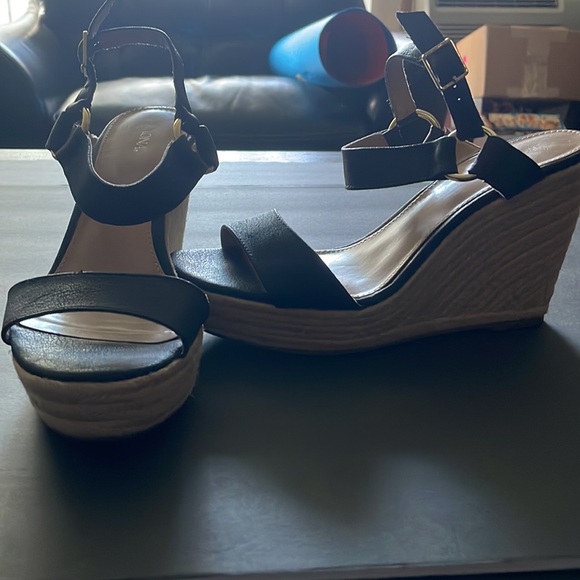 Women's Shoes - Picture 7 of 8